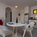 Apartament Mare 1 *